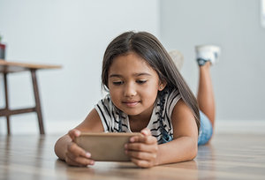 kid on tablet - Copyright – Stock Photo / Register Mark