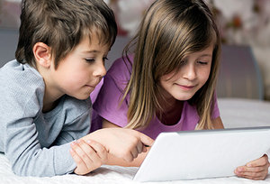 kids on computer - Copyright – Stock Photo / Register Mark
