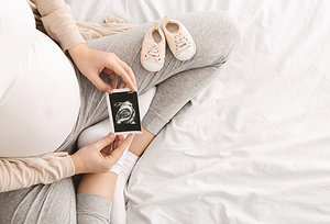 pregnancy - Copyright – Stock Photo / Register Mark