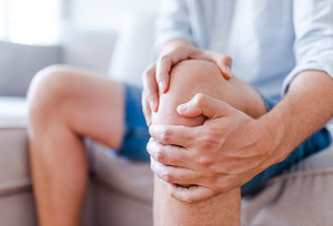 knee pain - Copyright – Stock Photo / Register Mark