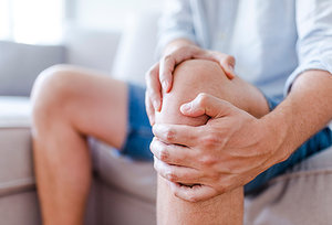 knee pain - Copyright – Stock Photo / Register Mark